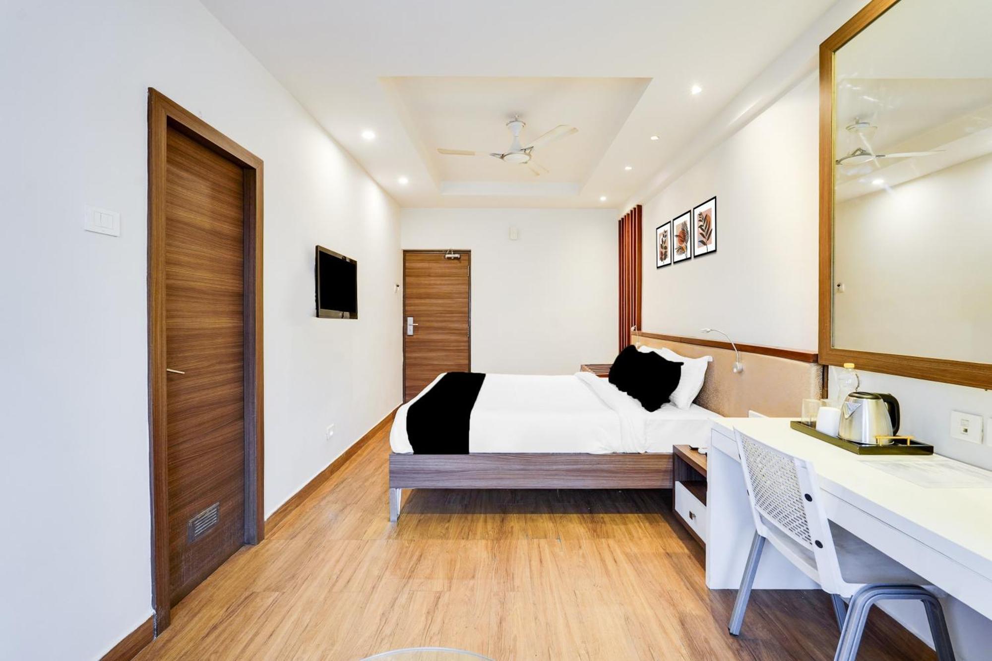 Super Townhouse Oak Kodambakkam Formerly Cine City Ченнаи Экстерьер фото