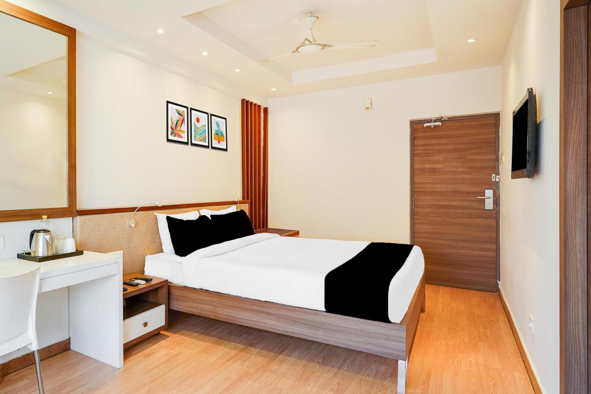 Super Townhouse Oak Kodambakkam Formerly Cine City Ченнаи Экстерьер фото