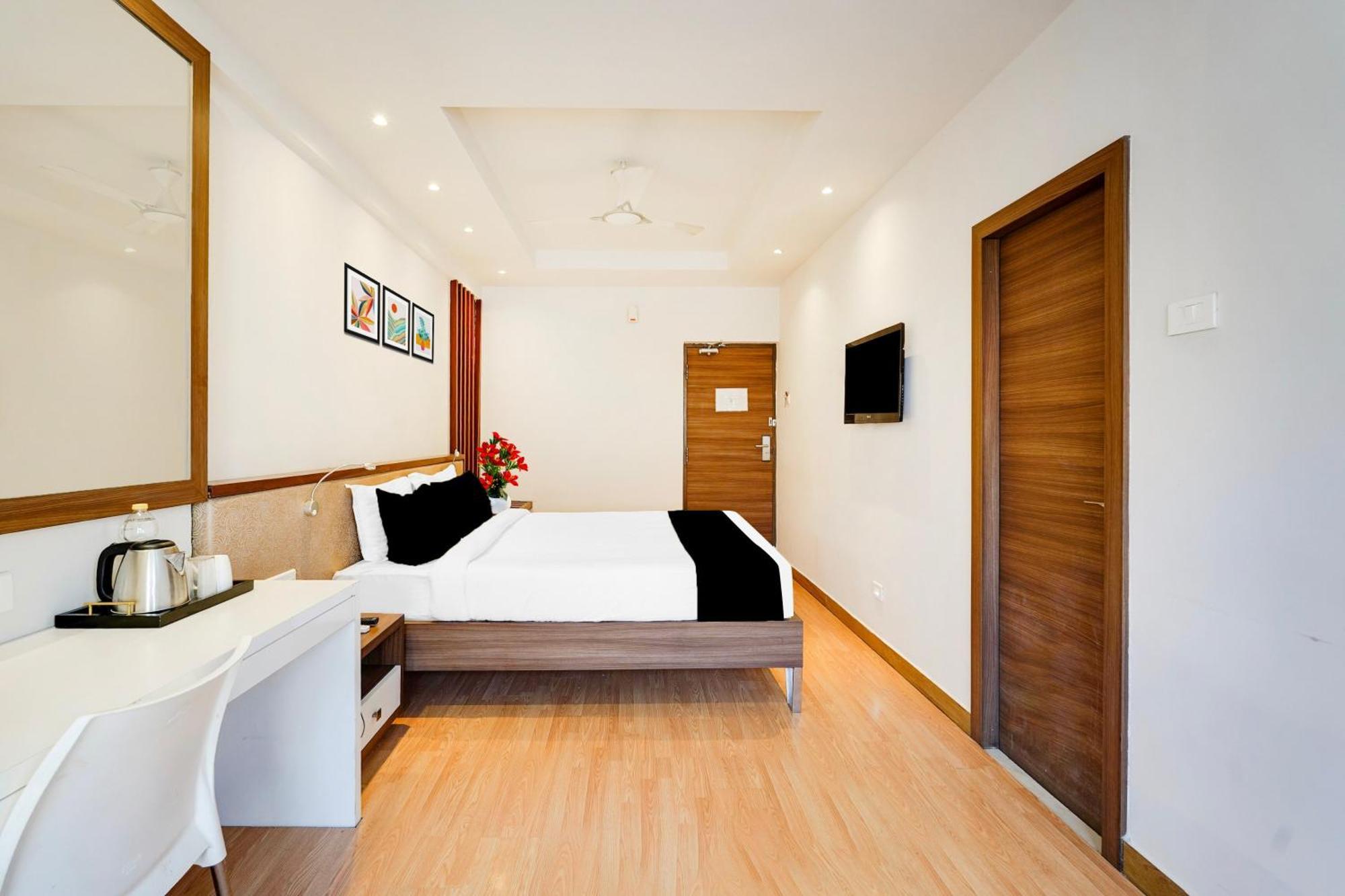 Super Townhouse Oak Kodambakkam Formerly Cine City Ченнаи Экстерьер фото
