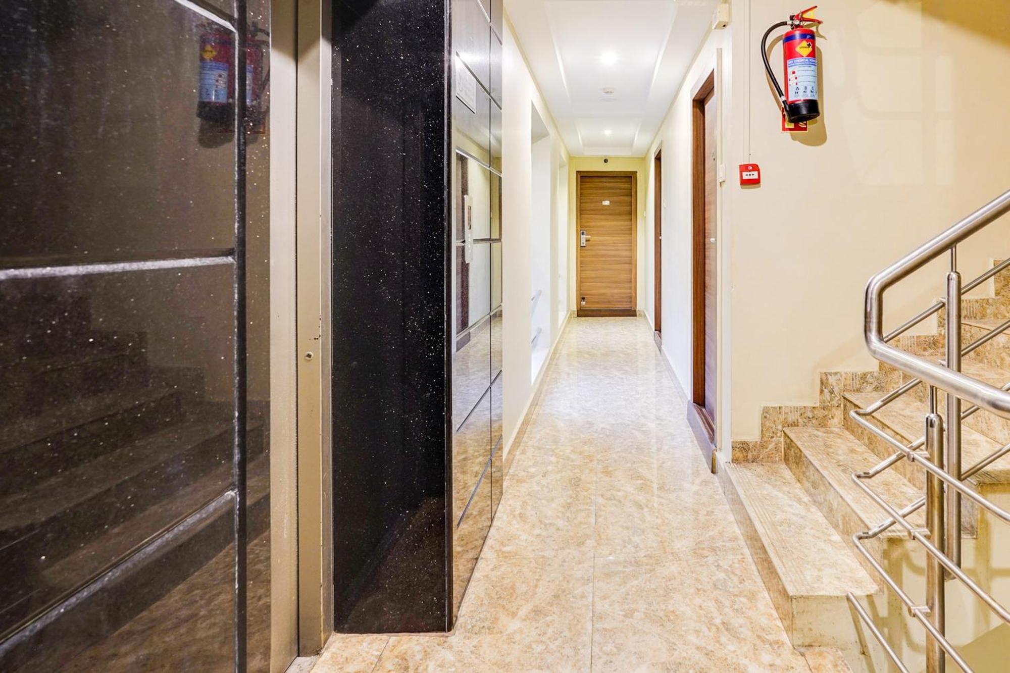 Super Townhouse Oak Kodambakkam Formerly Cine City Ченнаи Экстерьер фото